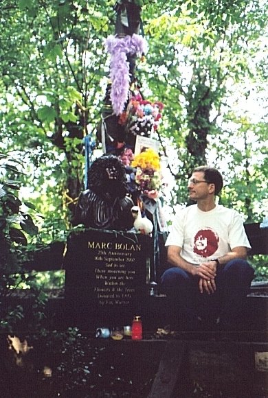 Mark at the tree (1)